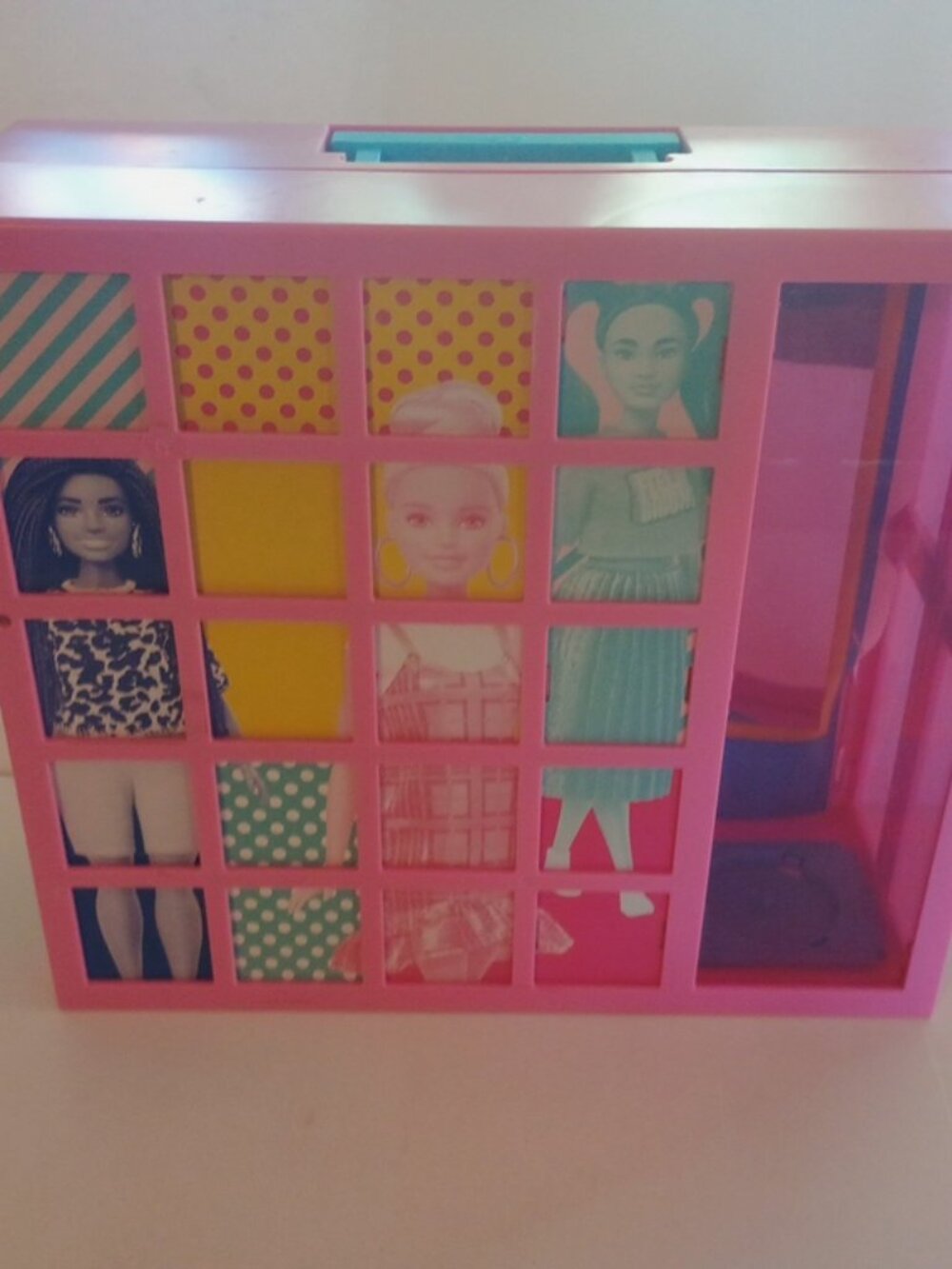 2019 Barbie Mattel Pink Folding Dream Closet Wardrobe Carry Case